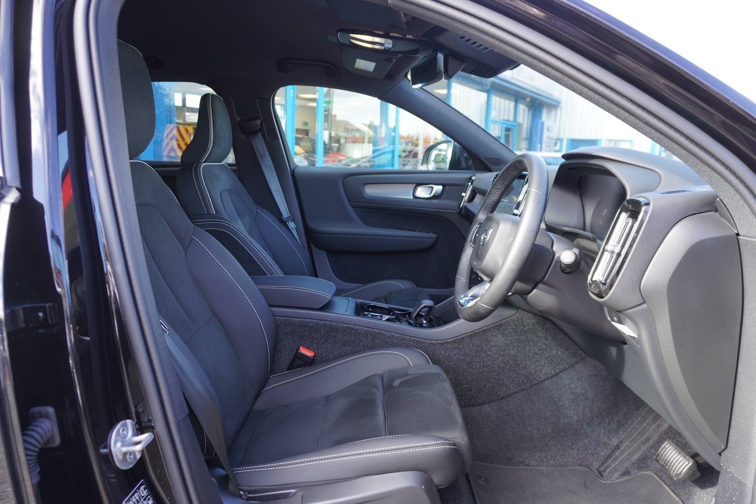 Used Volvo XC40 2025 for sale - 76598709: Photo 7