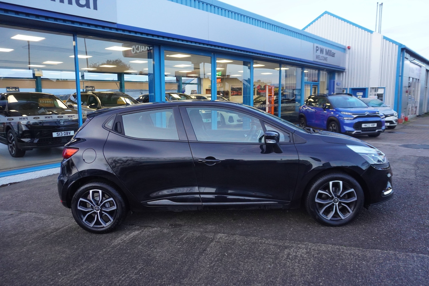 Used Renault Clio 2025 for sale - 76809347: Photo 2