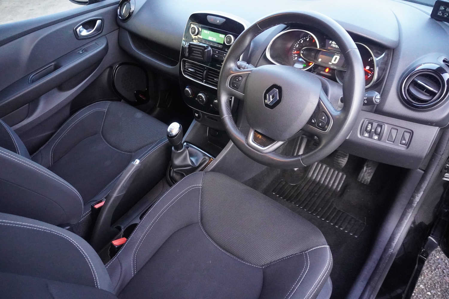 Used Renault Clio 2025 for sale - 76809347: Photo 4