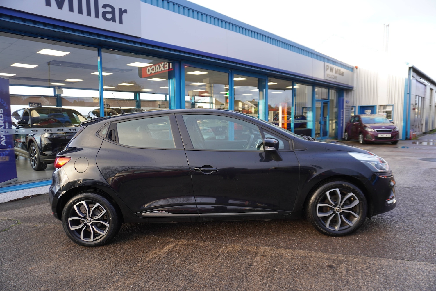 Used Renault Clio for sale - 76598675: Photo 2