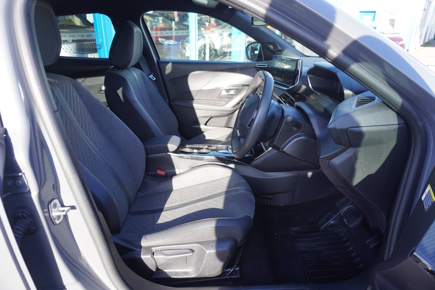 Used Peugeot 2008 2025 for sale - 76638825: Photo 5