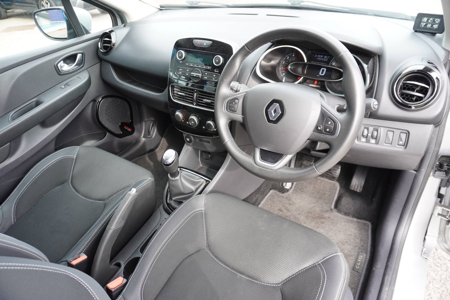Used Renault Clio 2025 for sale - 76598620: Photo 6