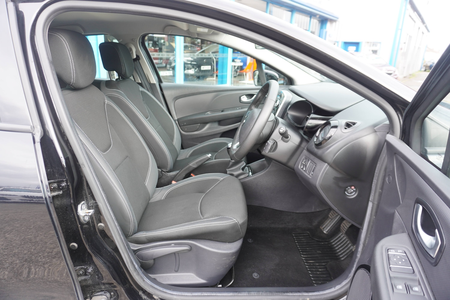 Used Renault Clio 2025 for sale - 76598693: Photo 5