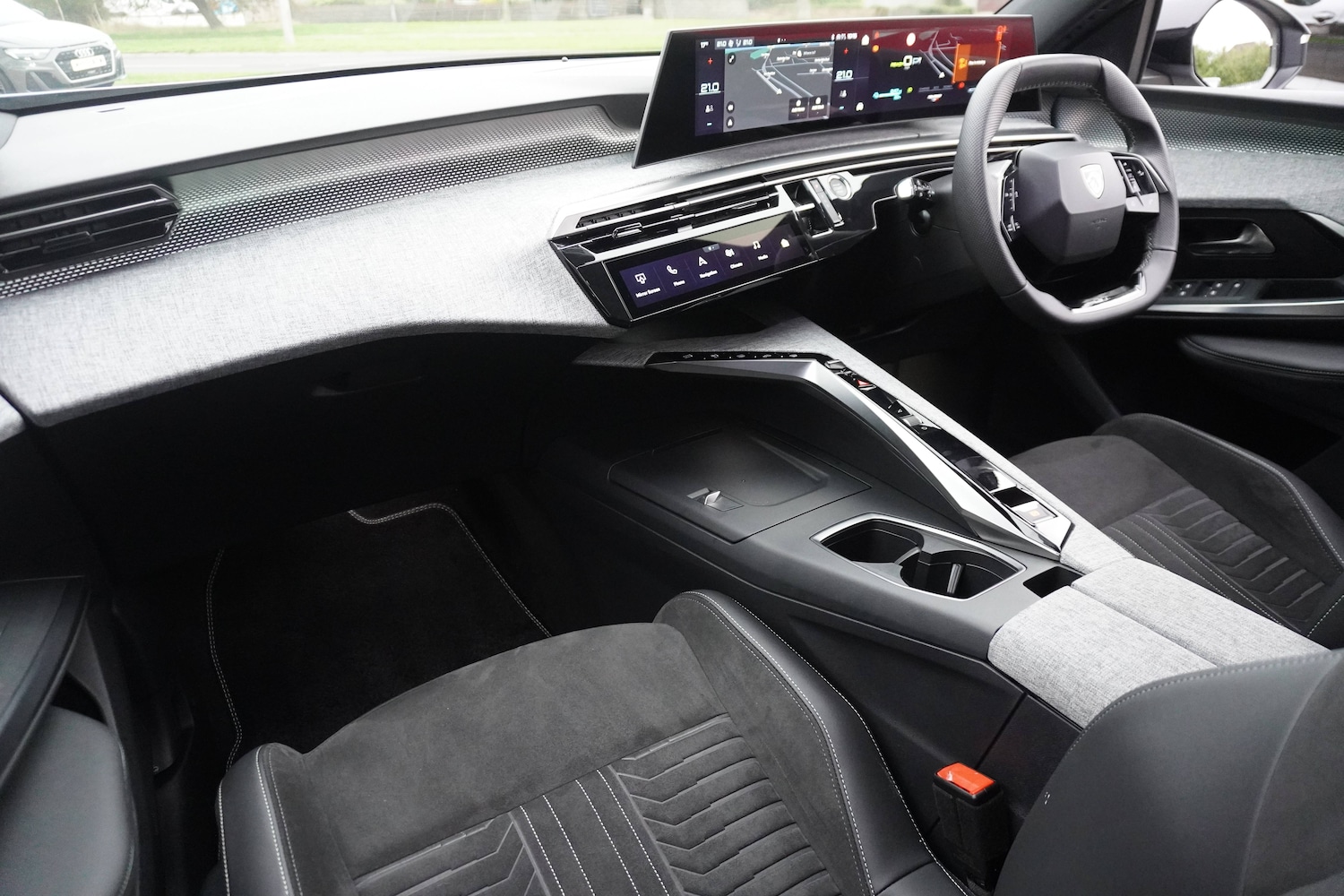 Used Peugeot E-5008 2024 for sale - 76598649: Photo 15