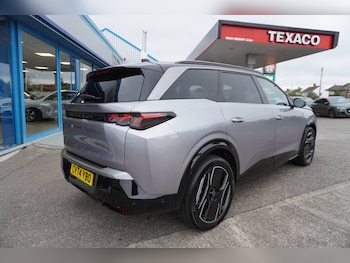 Used Peugeot E-5008 2024 for sale - 76598649: Photo