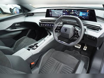 Used Peugeot E-5008 2024 for sale - 76598649: Photo