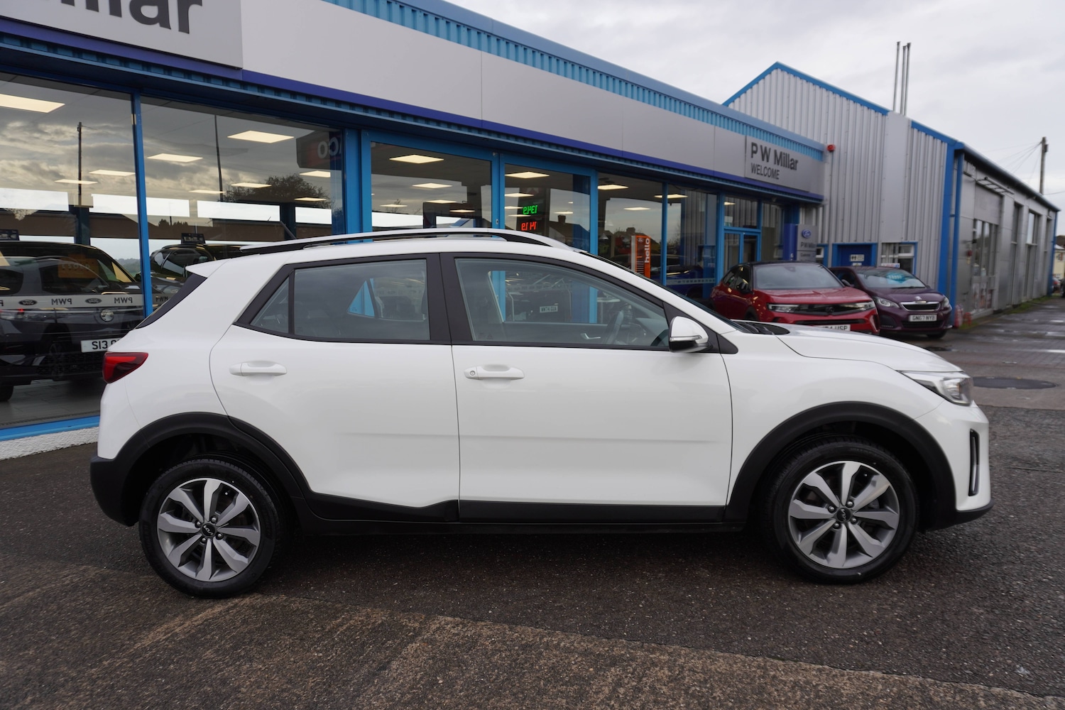 Used Kia Stonic 2023 for sale - 76598606: Photo 2