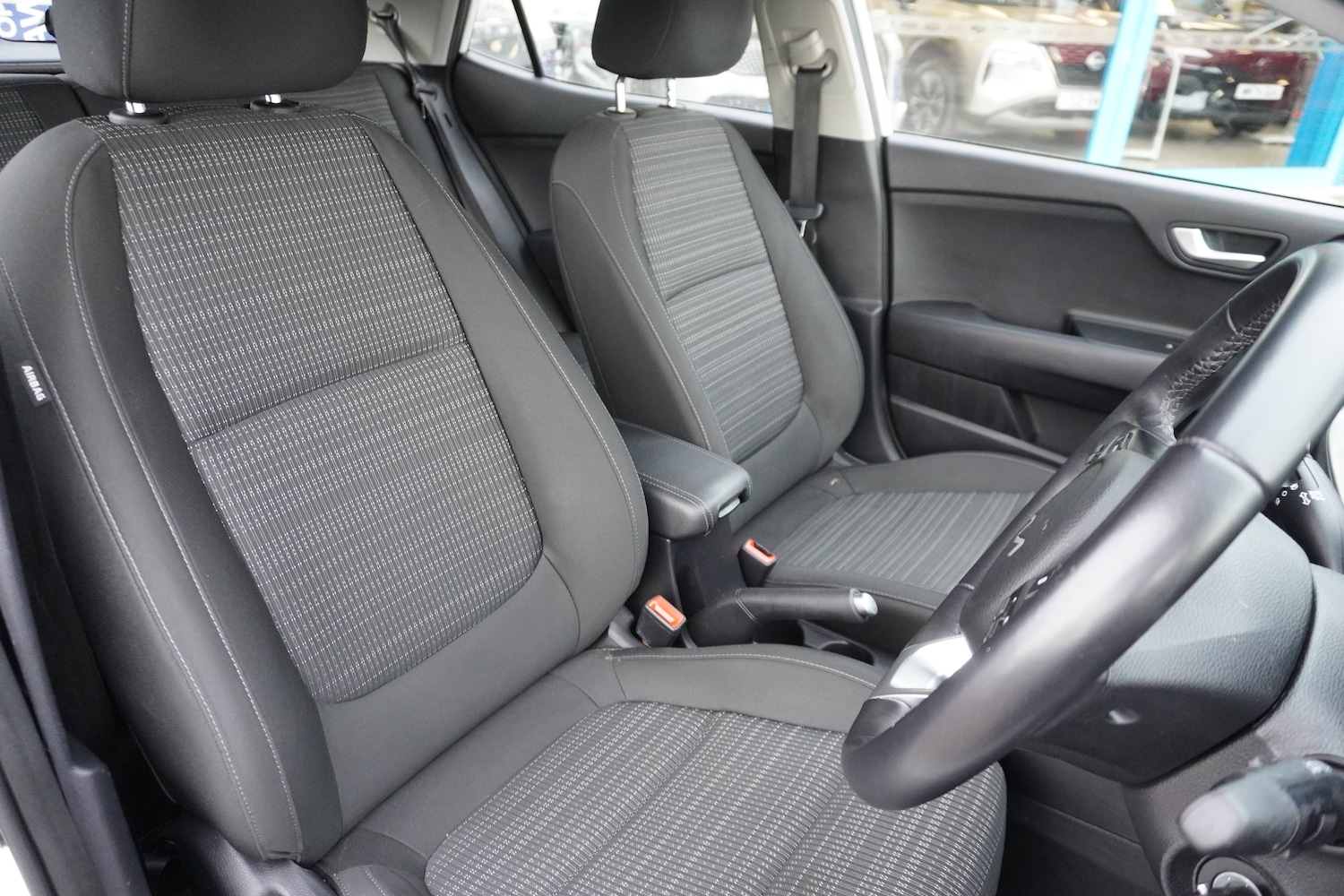 Used Kia Stonic 2023 for sale - 76598606: Photo 6