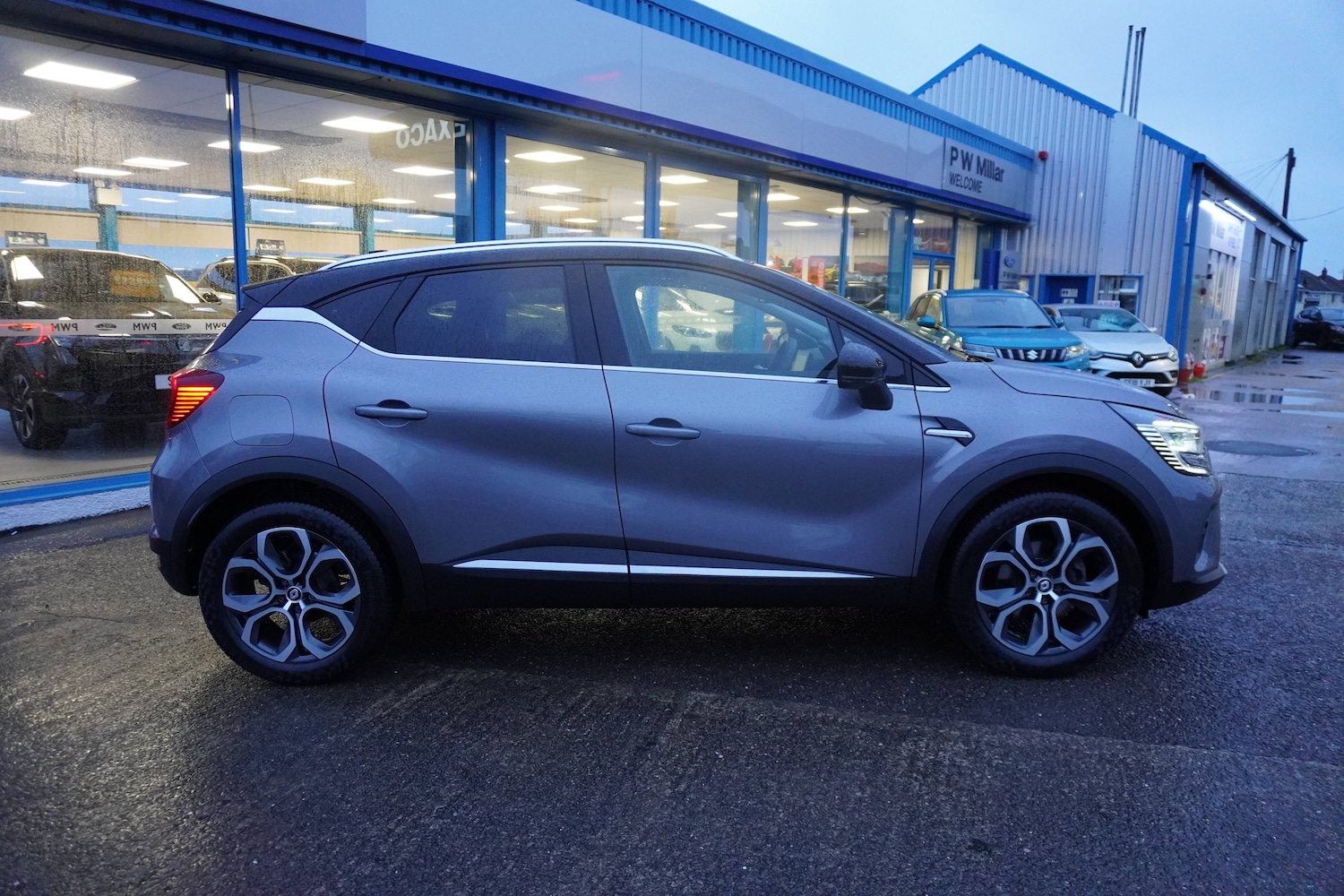 Used Renault Captur 2023 for sale - 76909322: Photo 2