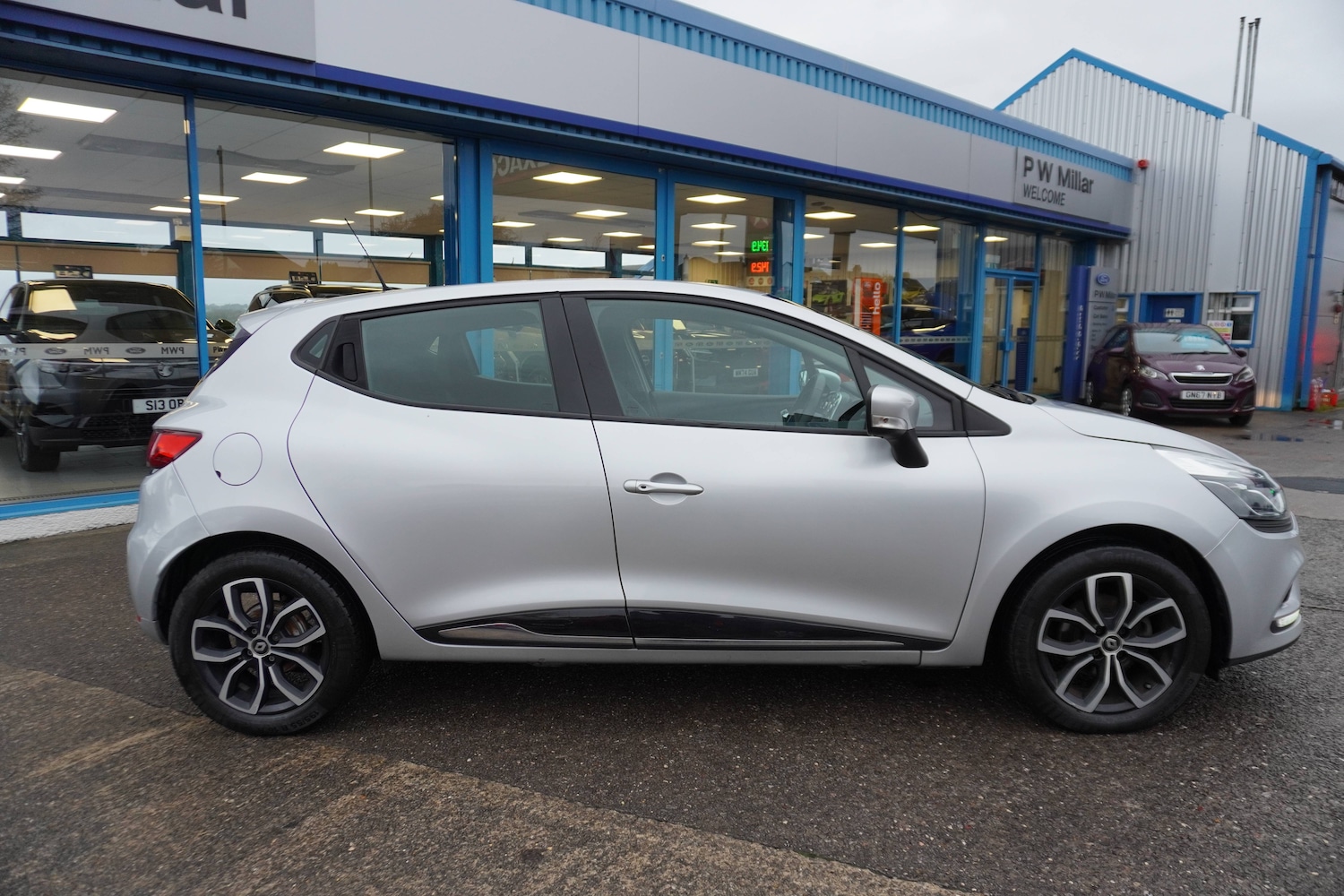 Used Renault Clio 2025 for sale - 76598698: Photo 2