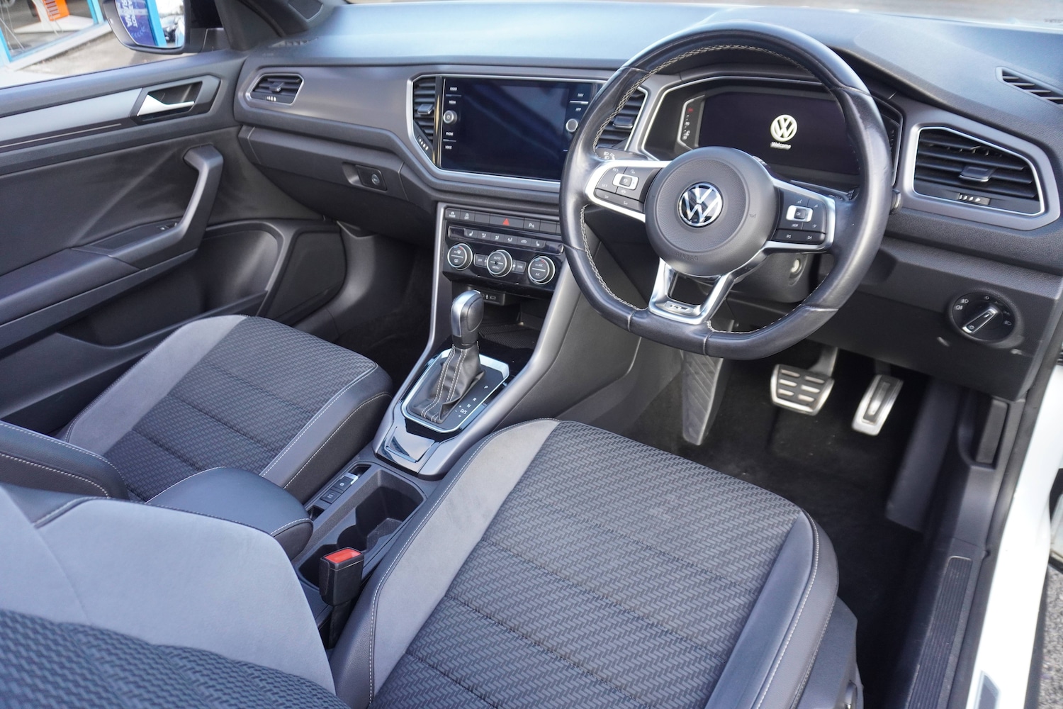 Used Volkswagen T-Roc 2021 for sale - 76763386: Photo 4