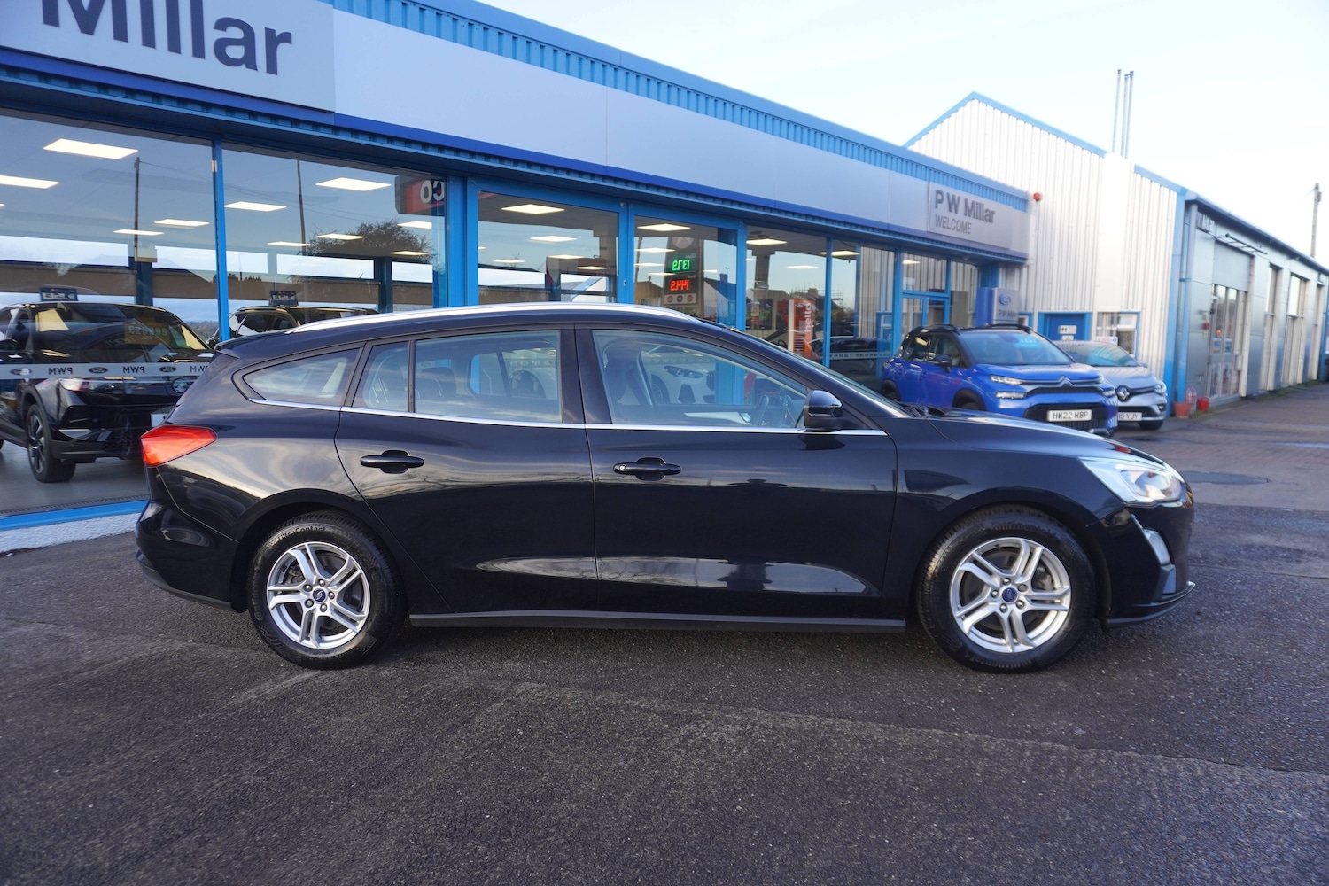 Used Ford Focus for sale - 76809349: Photo 2