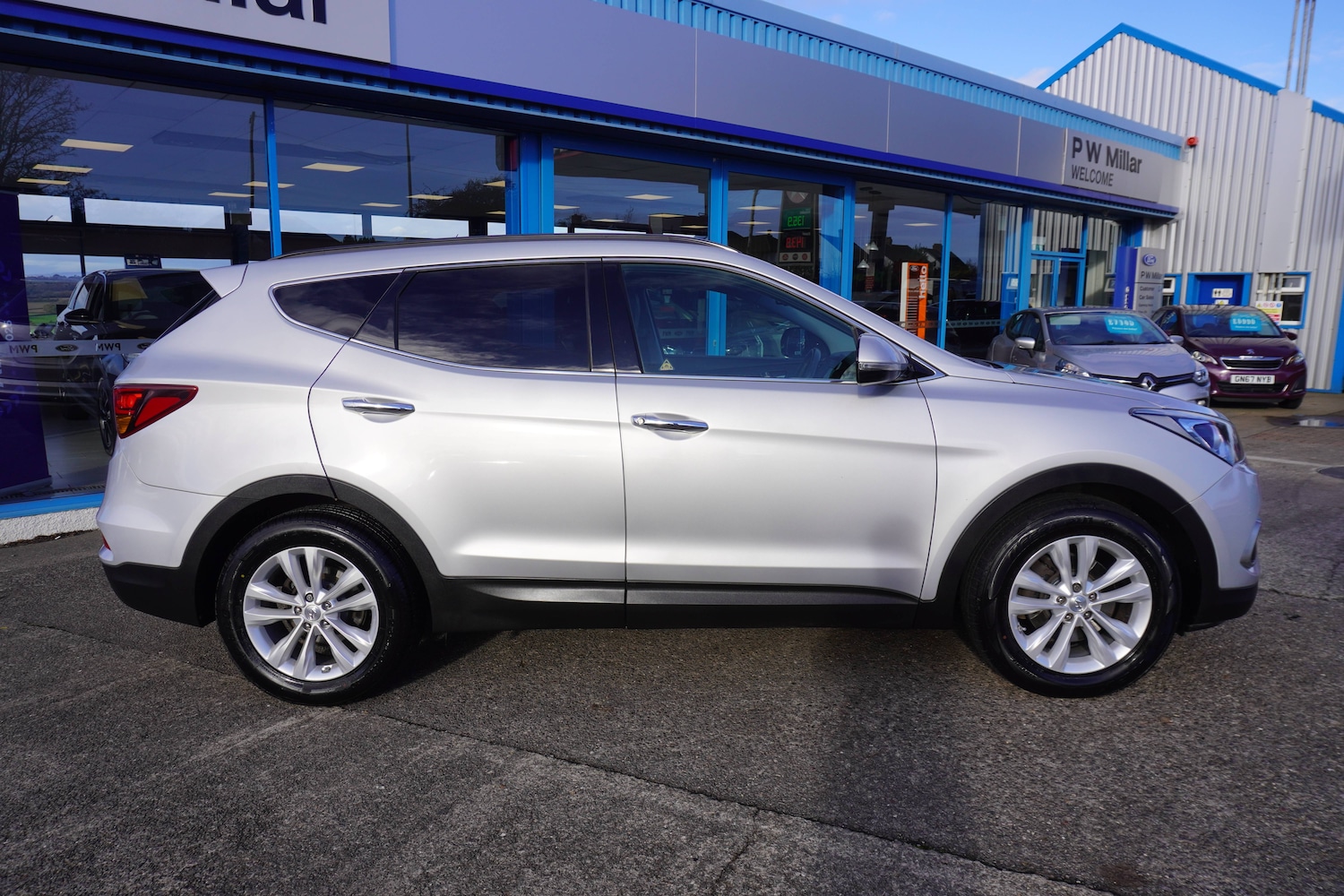 Used Hyundai Santa Fe 2016 for sale - 76627441: Photo 2