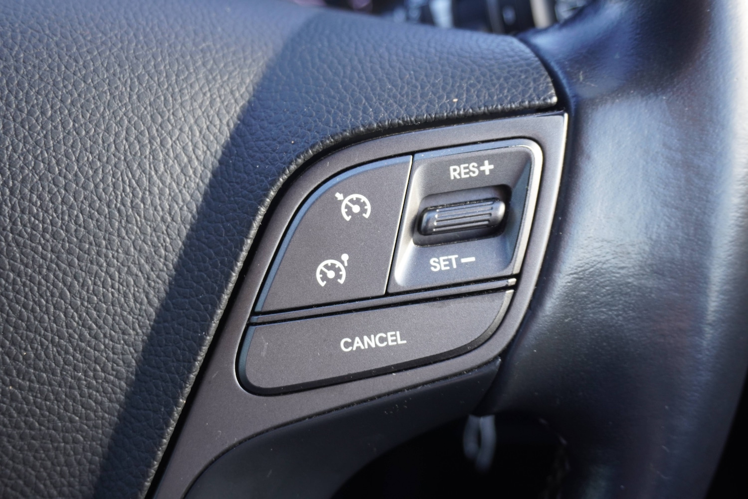 Used Hyundai Santa Fe 2016 for sale - 76627441: Photo 31