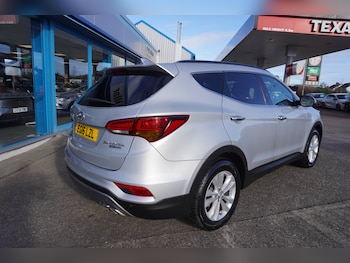 Used Hyundai Santa Fe 2016 for sale - 76627441: Photo
