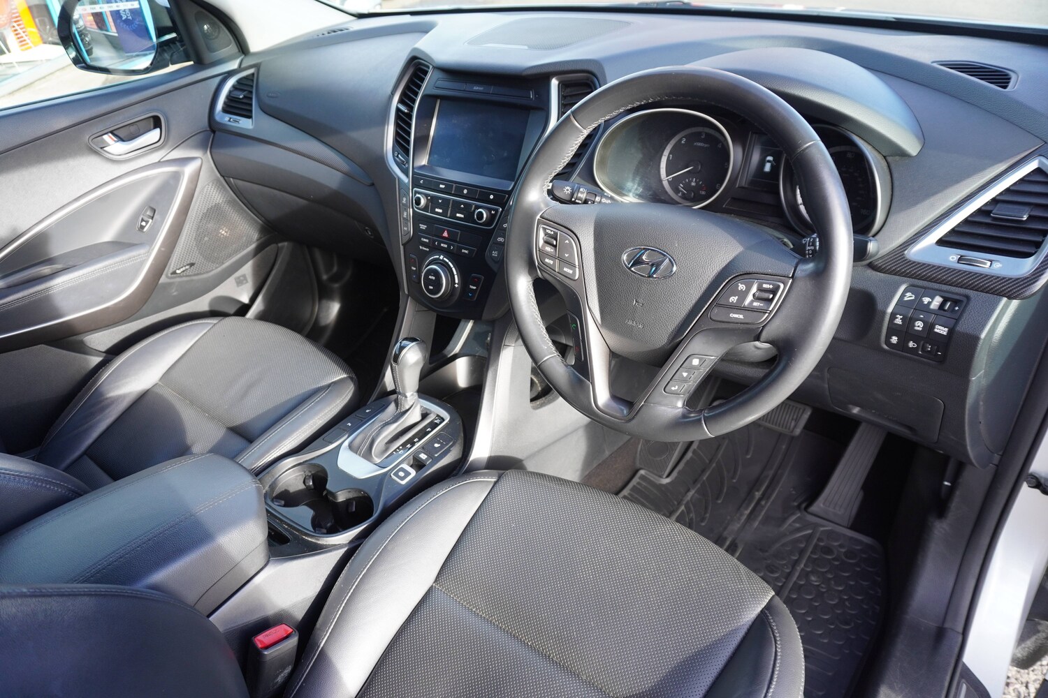 Used Hyundai Santa Fe 2016 for sale - 76627441: Photo 4