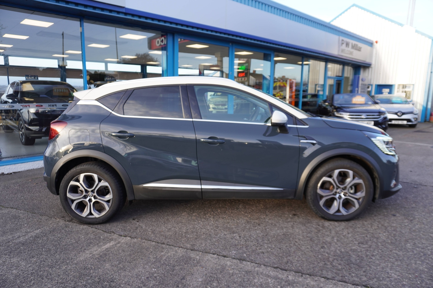 Used Renault Captur 2022 for sale - 77128613: Photo 2