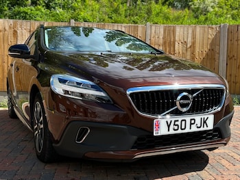 Used Volvo V40 2017 for sale - 78552987: Photo