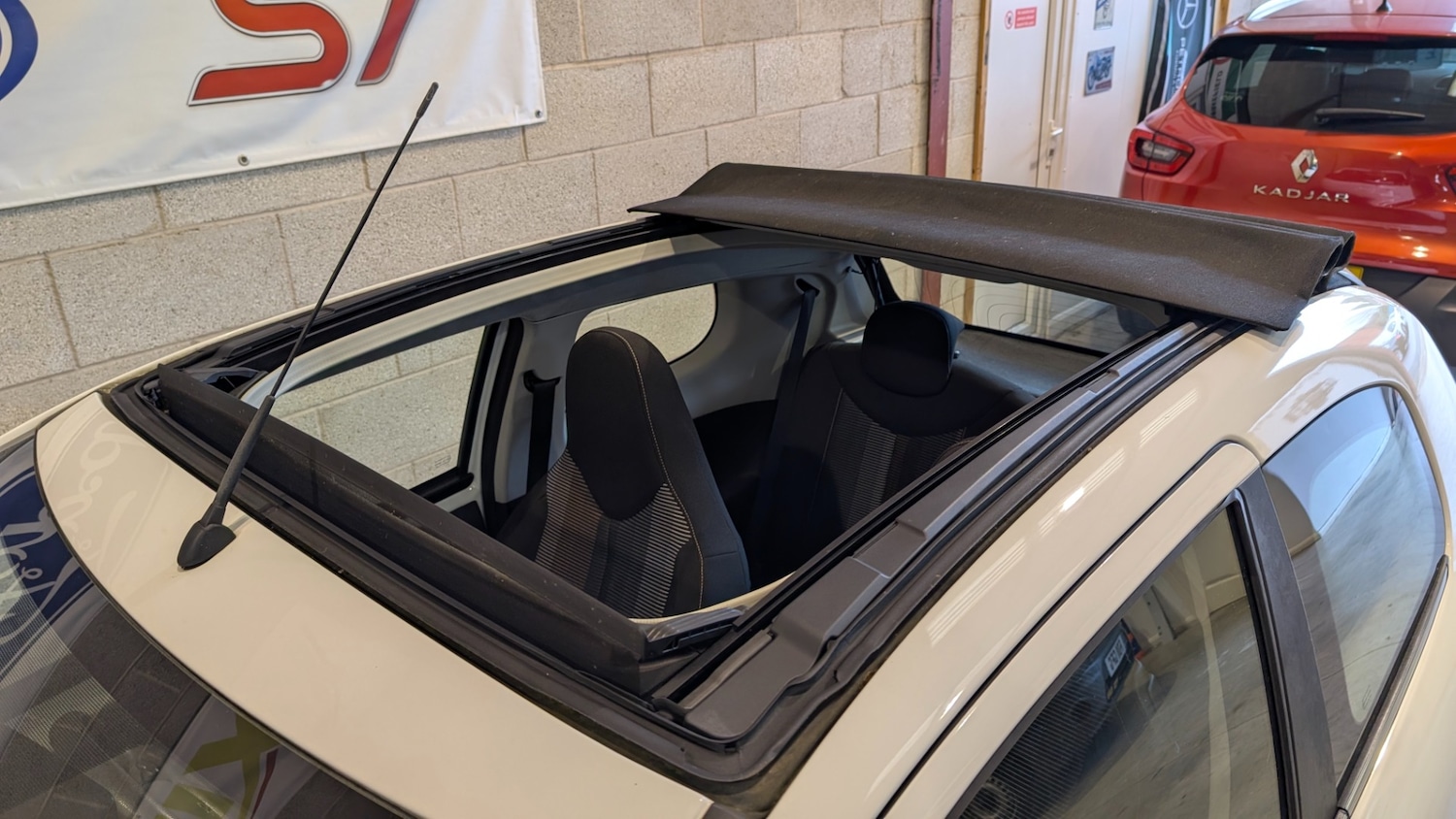 Used Peugeot 108 2014 for sale - 77125360: Photo 21