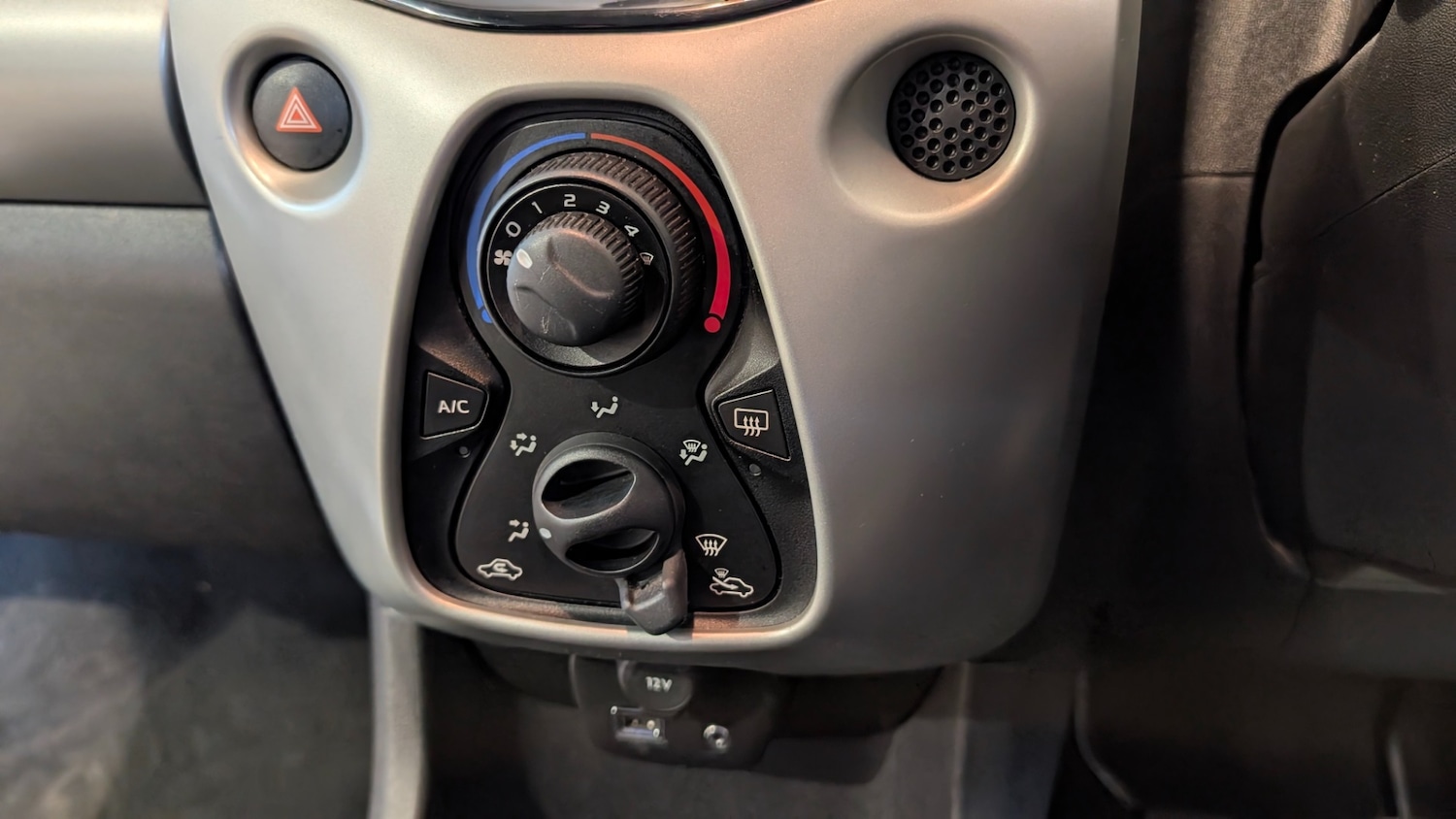 Used Peugeot 108 2014 for sale - 77125360: Photo 26