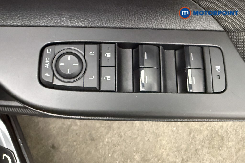 Used Toyota C-HR 2024 for sale - 76895729: Photo 27