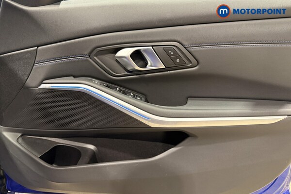 Used BMW 3 Series 2024 for sale - 76097302: Photo 32