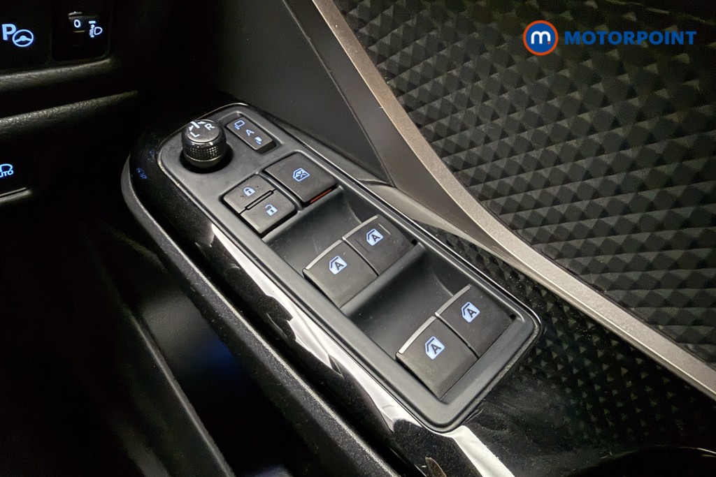 Used Toyota C-HR for sale - 77221206: Photo 24