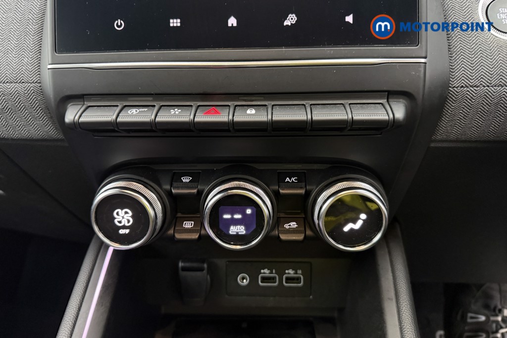 Used Renault Clio 2024 for sale - 76878738: Photo 32