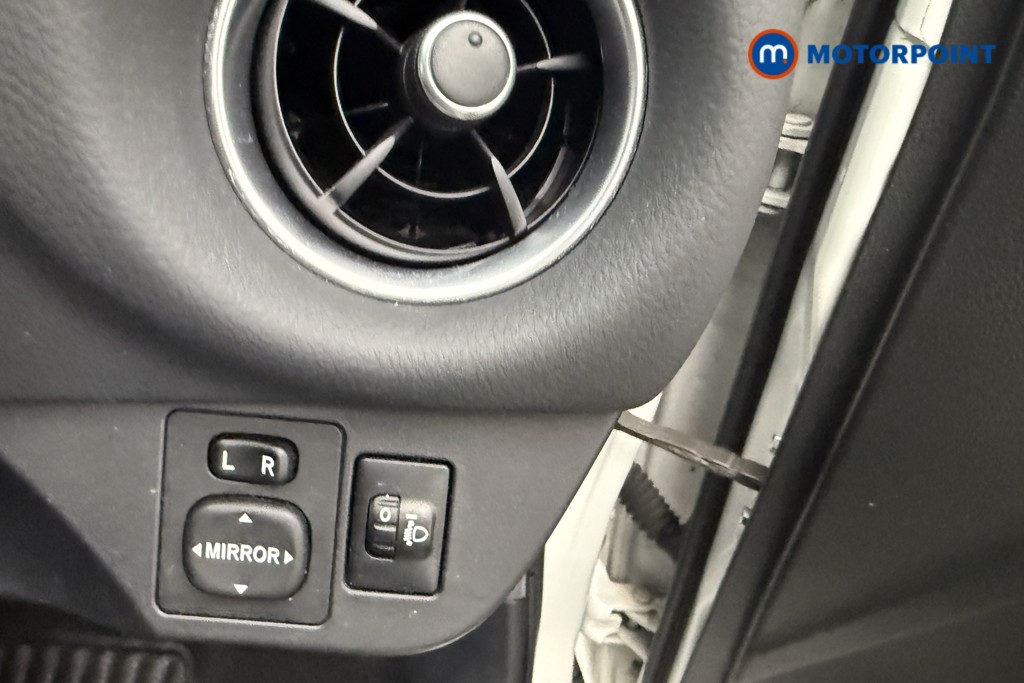 Used Toyota Yaris 2019 for sale - 77171188: Photo 27