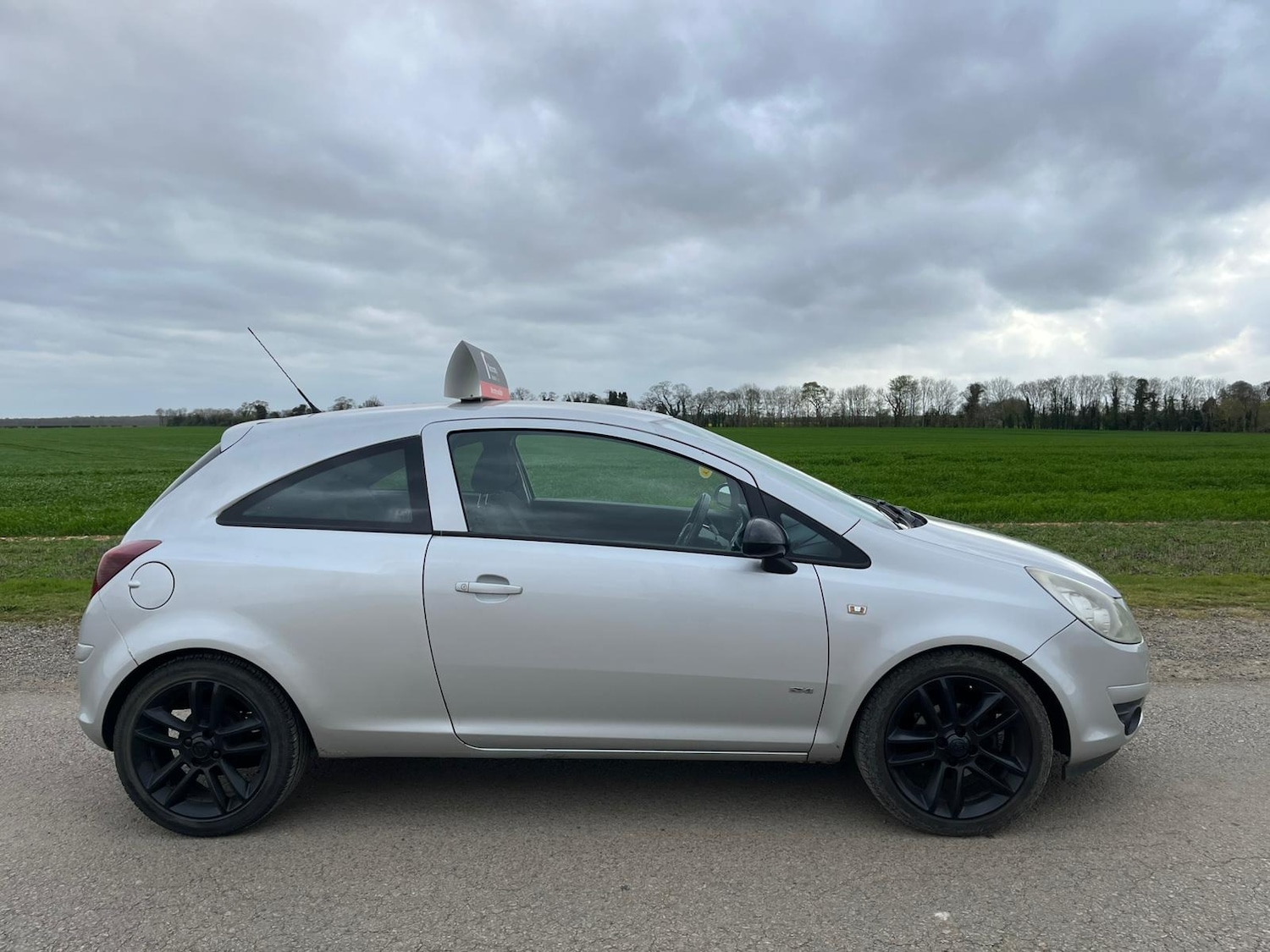 Used Vauxhall Corsa 2010 for sale - 78150584: Photo 3