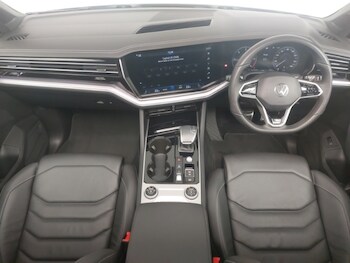 Used Volkswagen Touareg 2023 for sale - 76493300: Photo