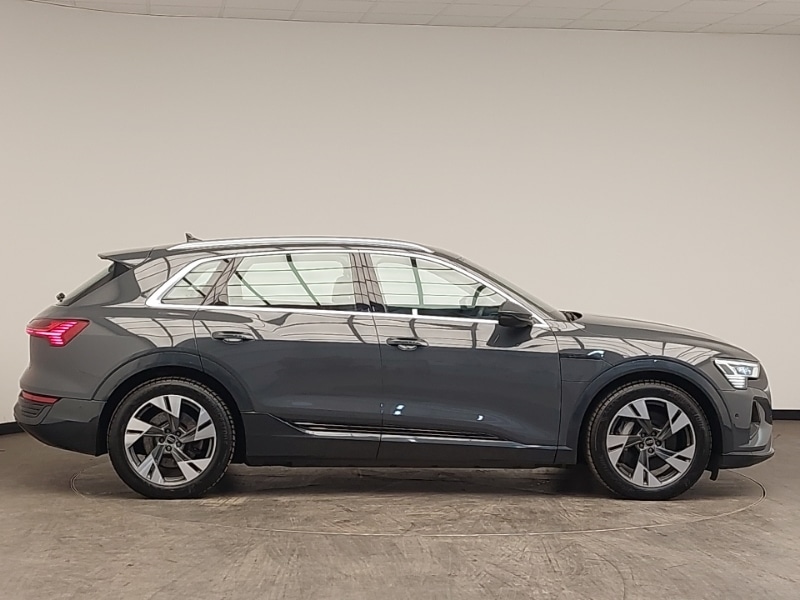 Used Audi Q8 2023 for sale - 77454165: Photo 2