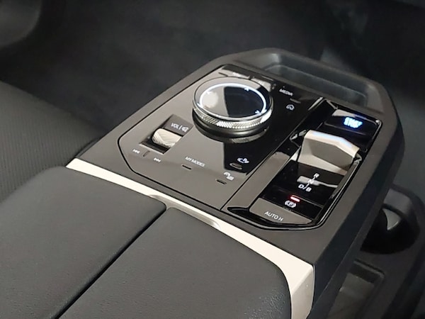 Used BMW iX 2023 for sale - 76275820: Photo 10