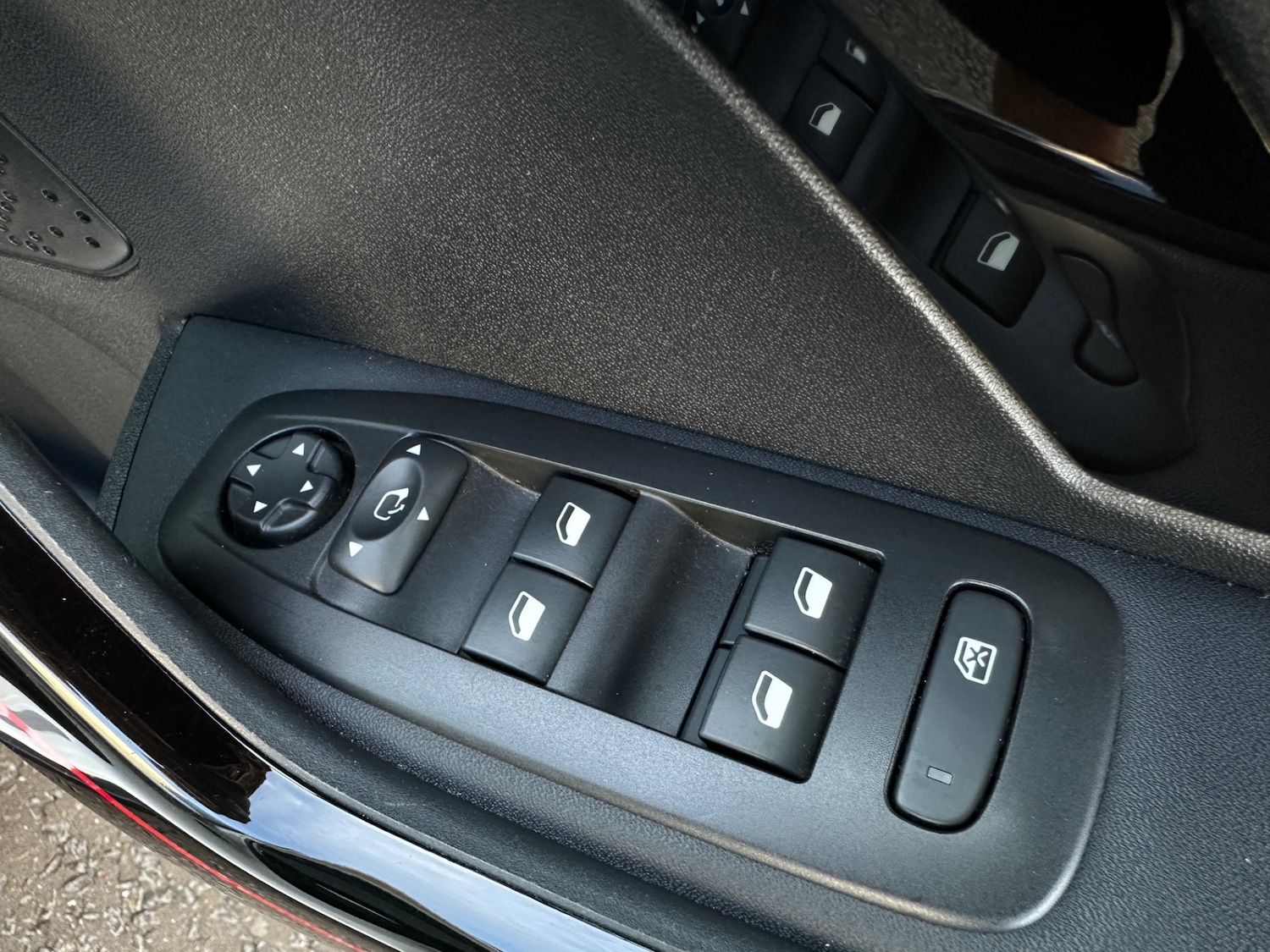 Used Peugeot 2008 2018 for sale - 75745672: Photo 16