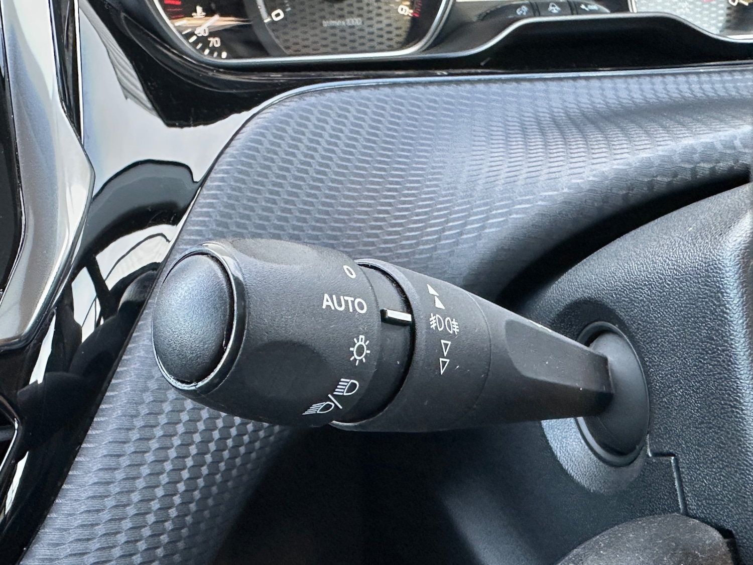 Used Peugeot 2008 2018 for sale - 75745672: Photo 26