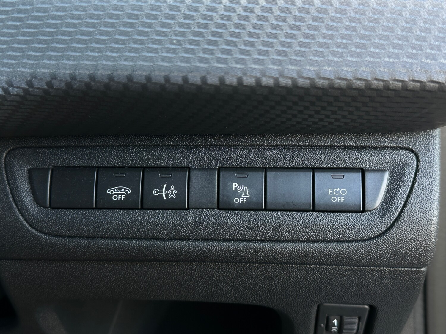 Used Peugeot 2008 2018 for sale - 75745672: Photo 32