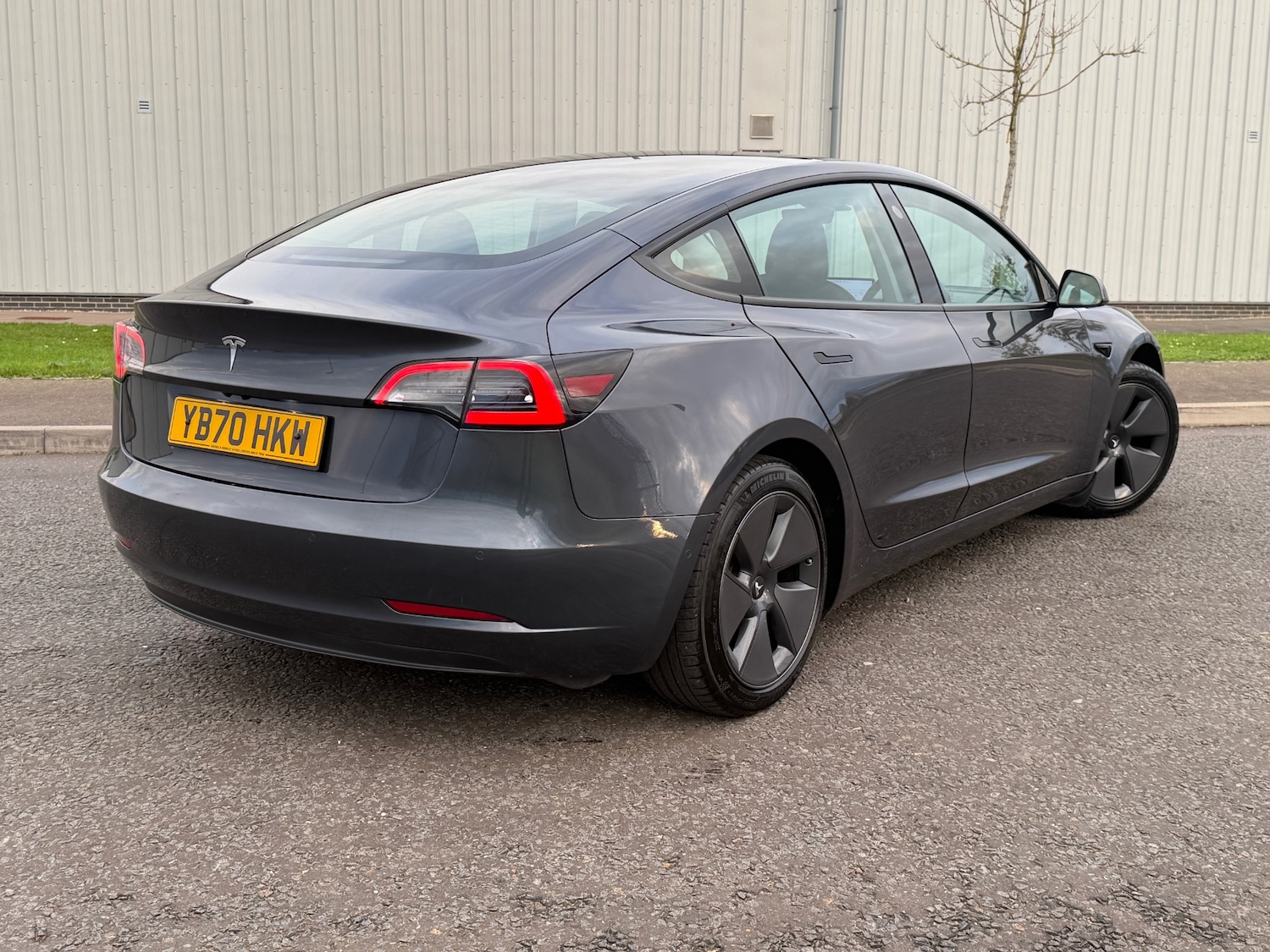 Used Tesla Model 3 2020 for sale - 76666308: Photo 2