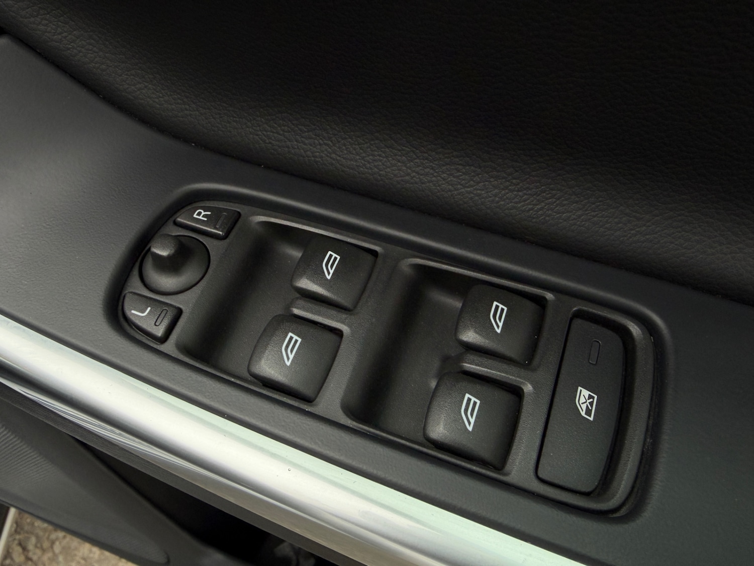 Used Volvo V60 2018 for sale - 78085040: Photo 12