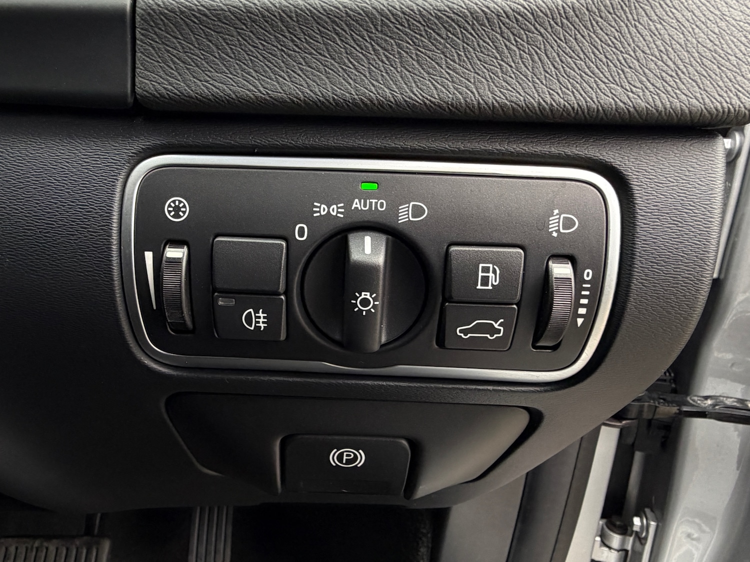 Used Volvo V60 2018 for sale - 78085040: Photo 13