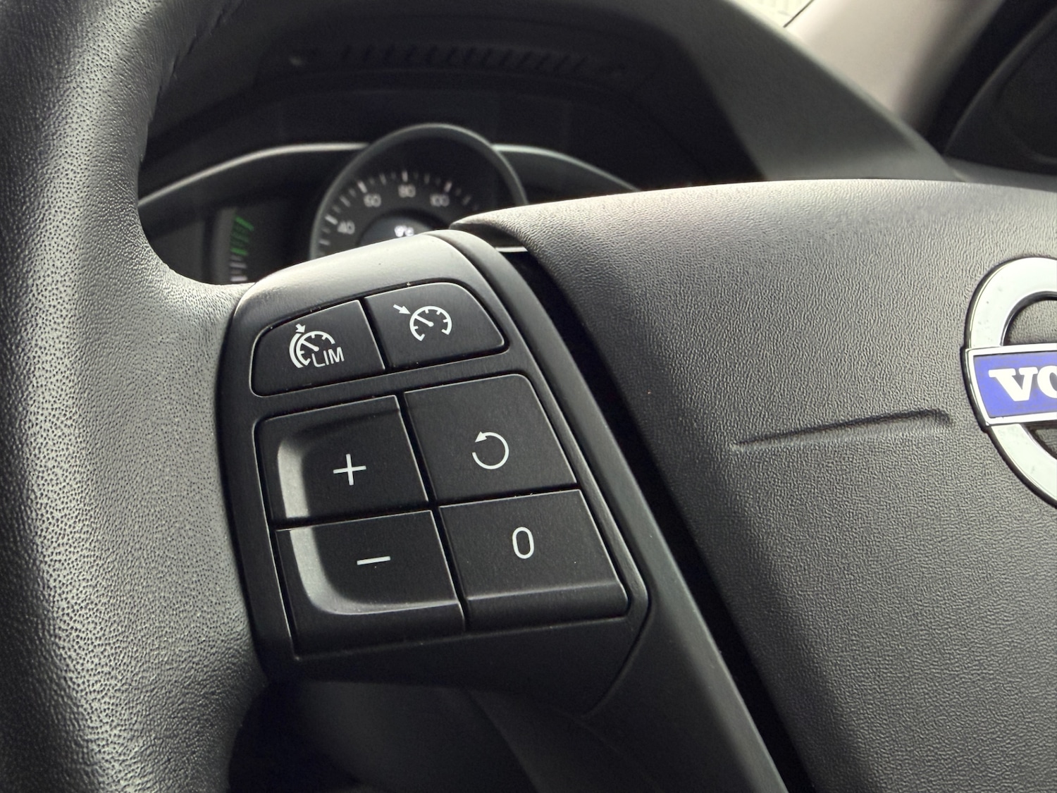 Used Volvo V60 2018 for sale - 78085040: Photo 18