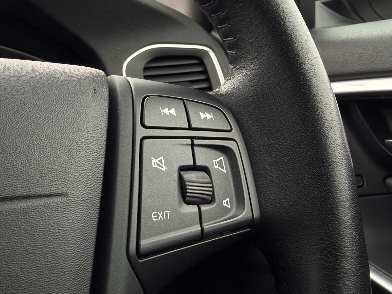 Used Volvo V60 2018 for sale - 78085040: Photo 19