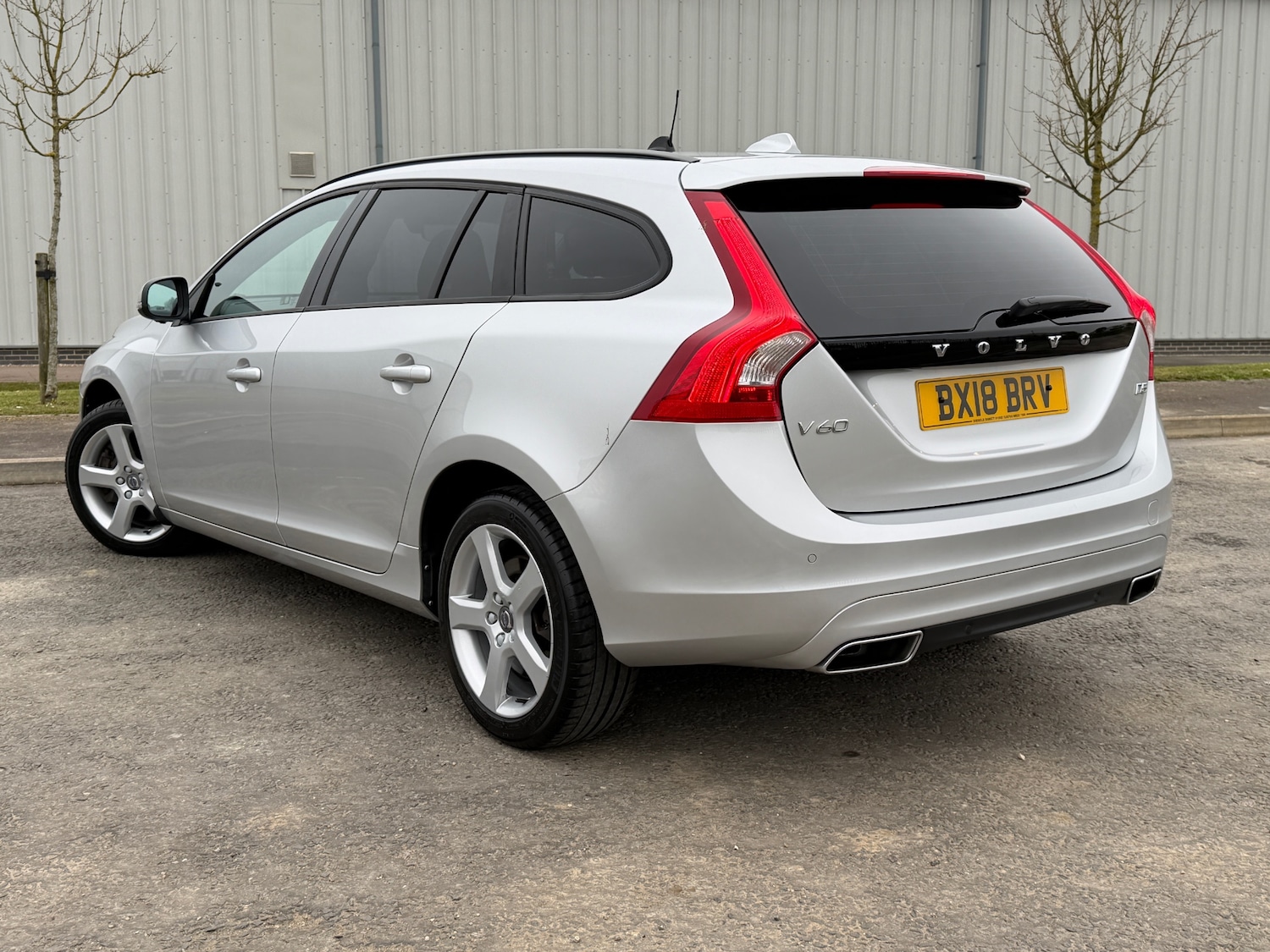 Used Volvo V60 2018 for sale - 78085040: Photo 2
