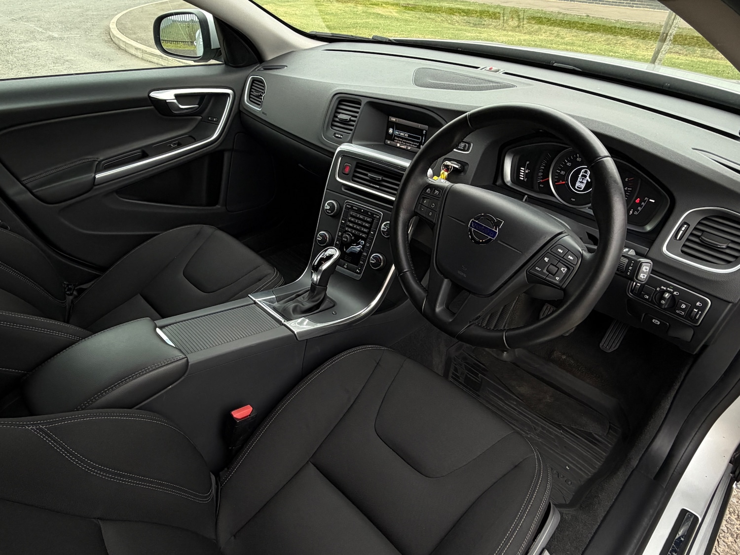 Used Volvo V60 2018 for sale - 78085040: Photo 8