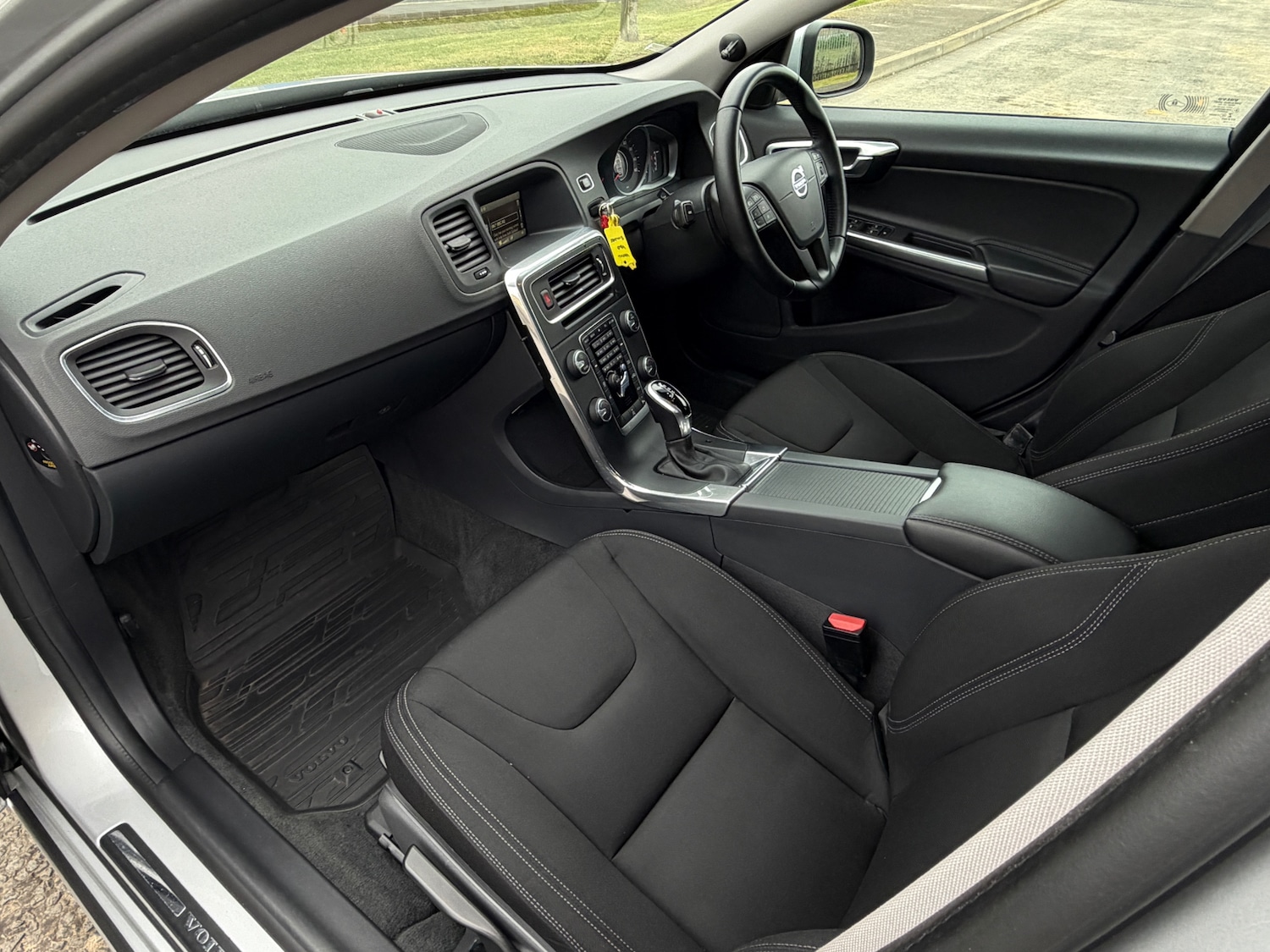 Used Volvo V60 2018 for sale - 78085040: Photo 9