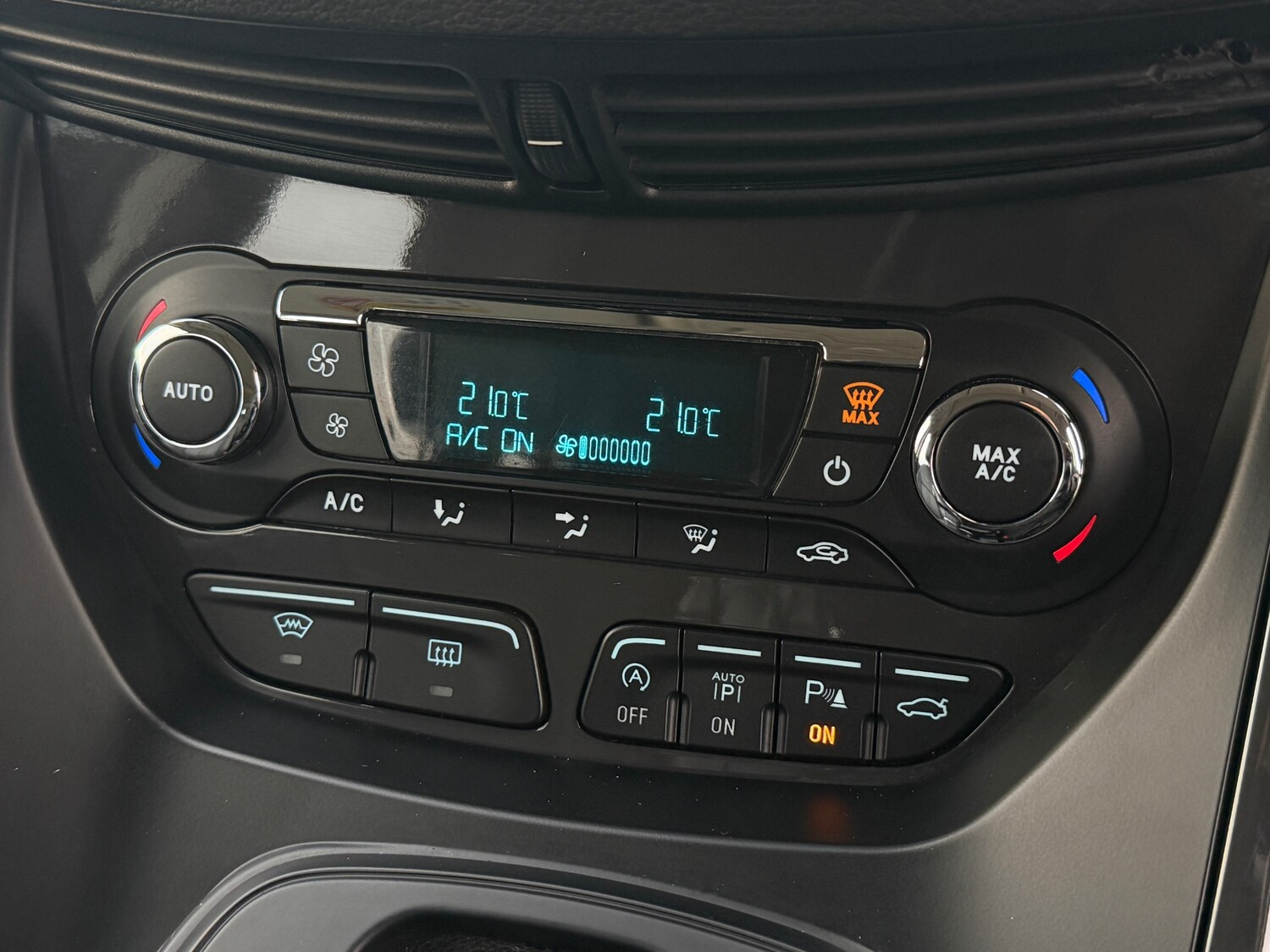 Used Ford Kuga 2016 for sale - 76855473: Photo 30