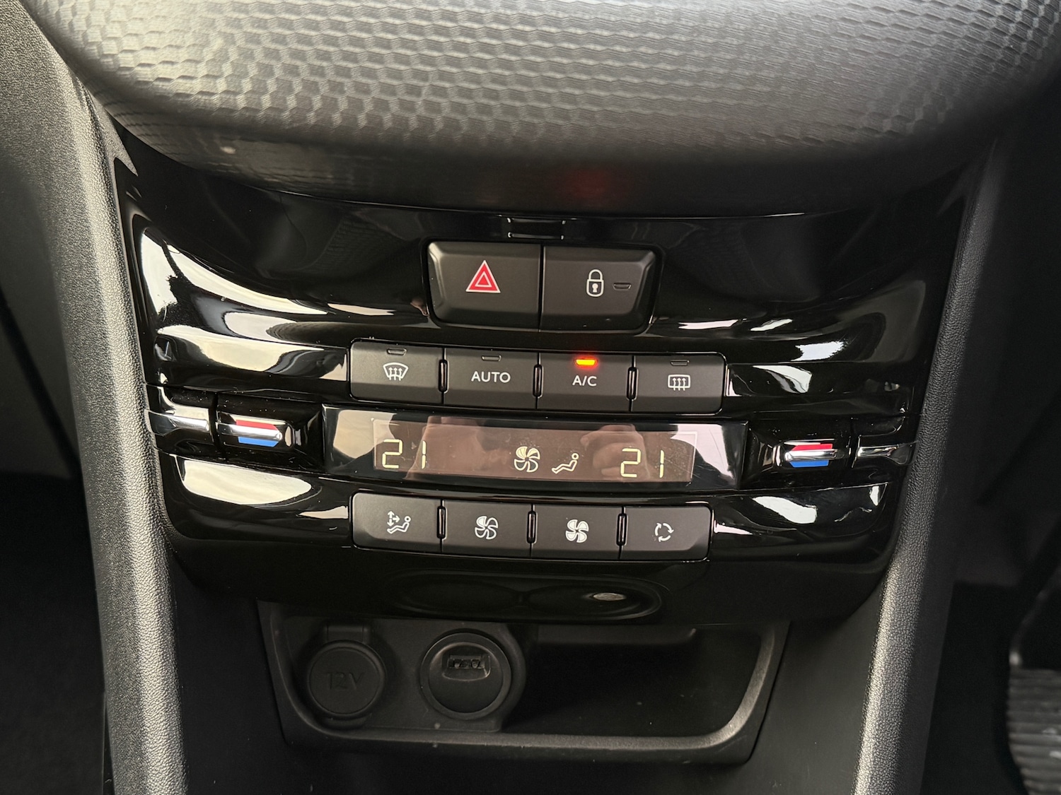 Used Peugeot 2008 2019 for sale - 76591648: Photo 28