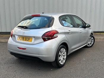 Used Peugeot 208 2018 for sale - 74042096: Photo 2