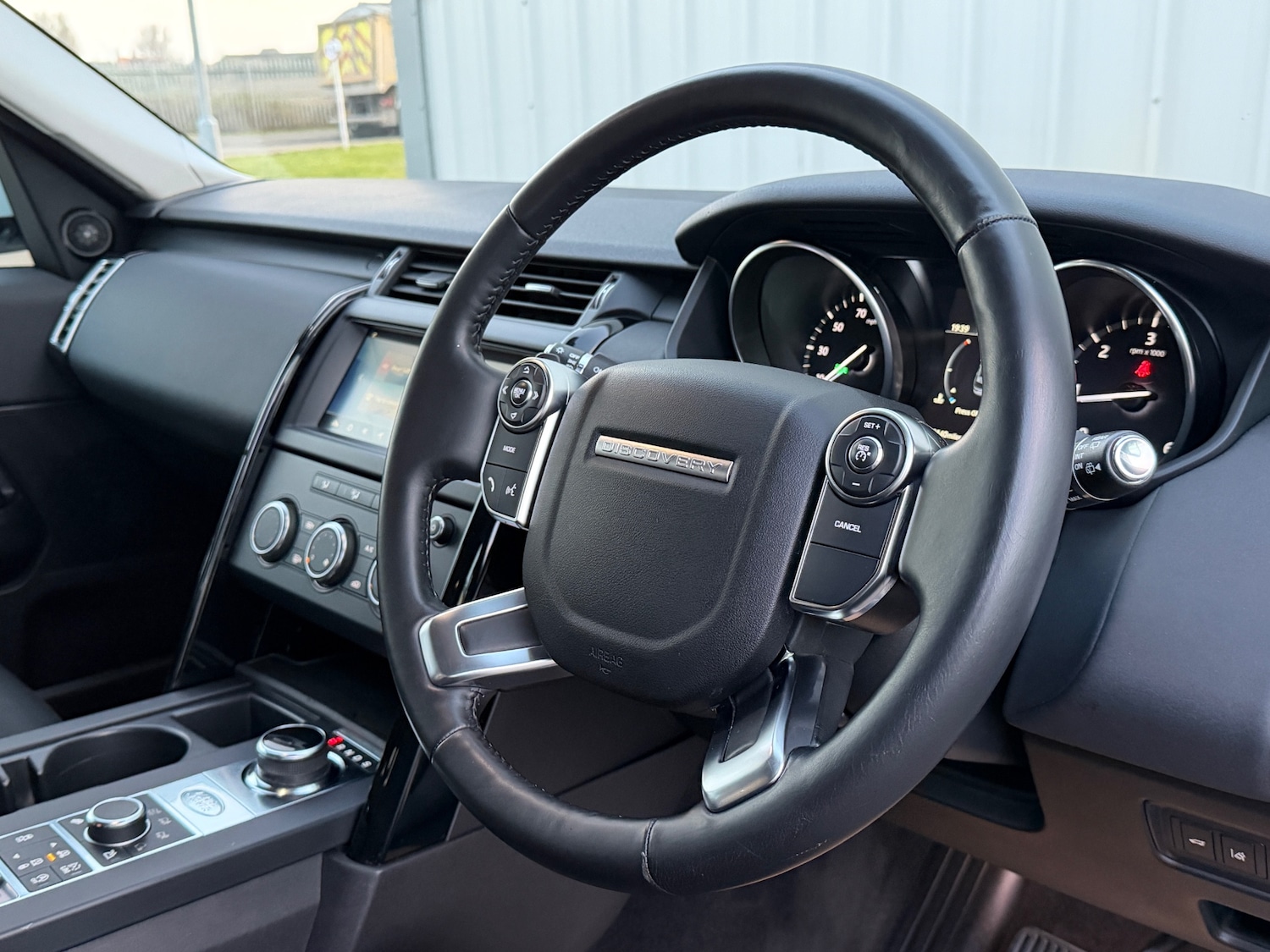 Used Land Rover Discovery 2018 for sale - 78169436: Photo 30