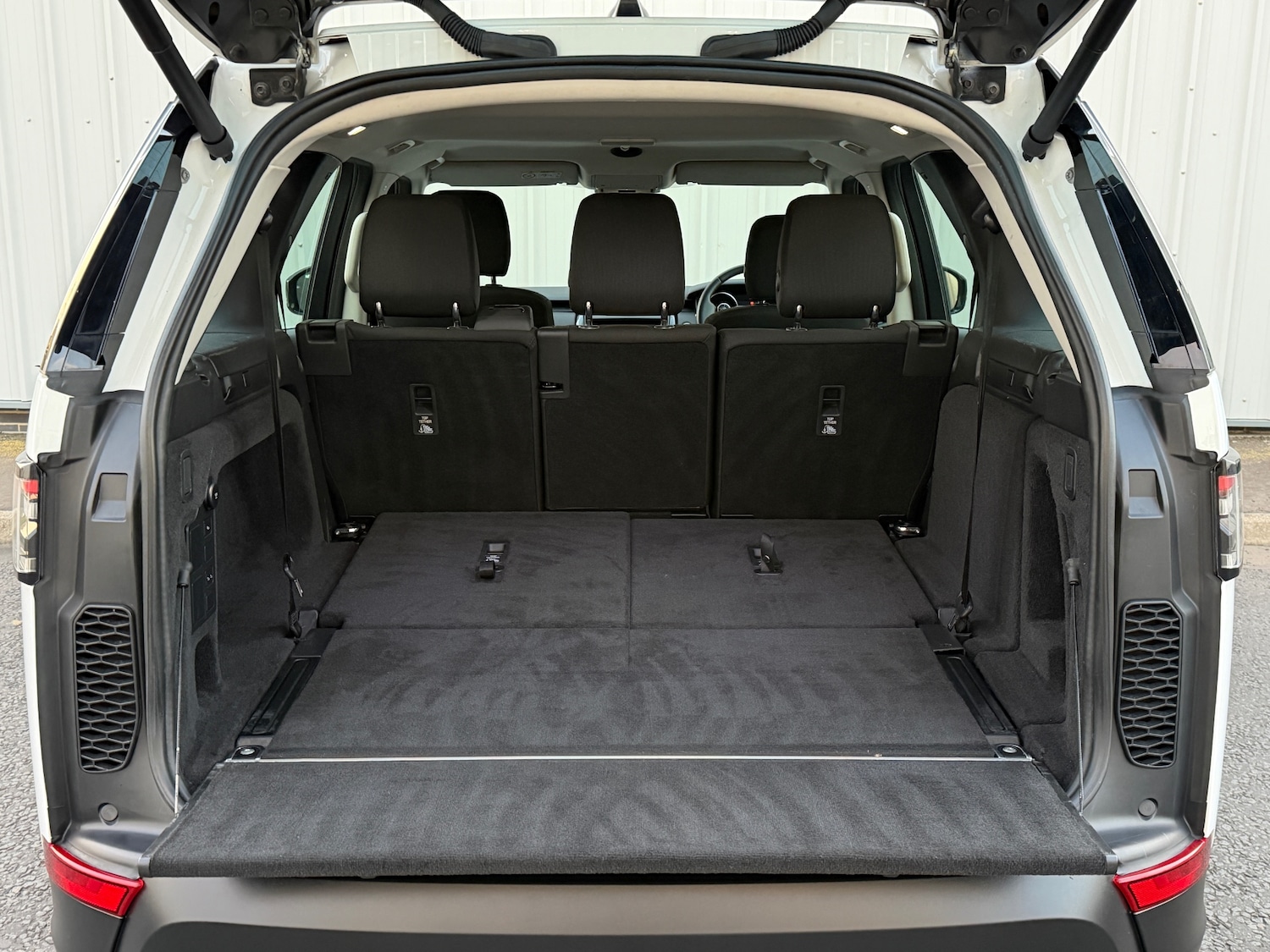 Used Land Rover Discovery 2018 for sale - 78169436: Photo 7