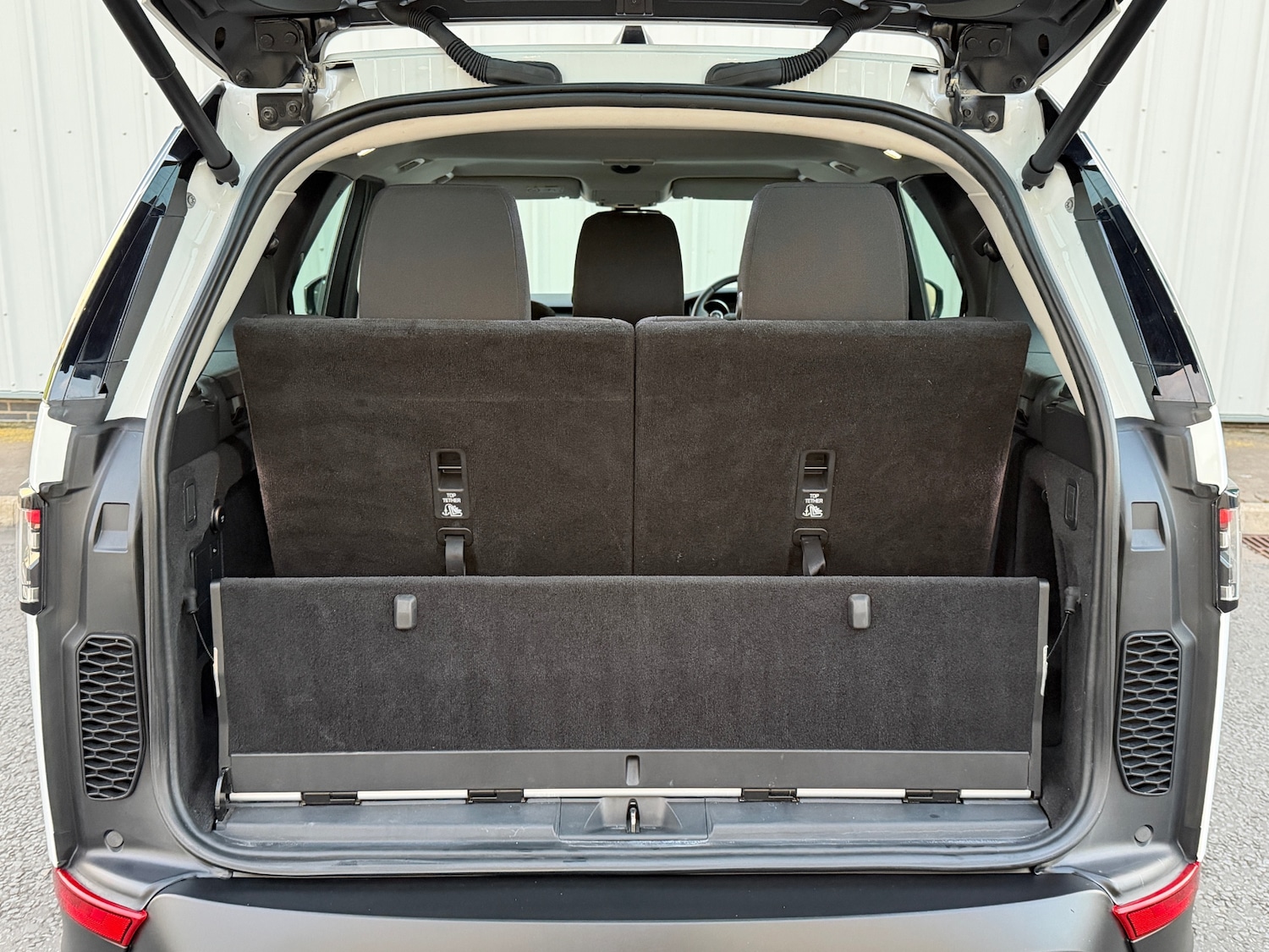 Used Land Rover Discovery 2018 for sale - 78169436: Photo 8